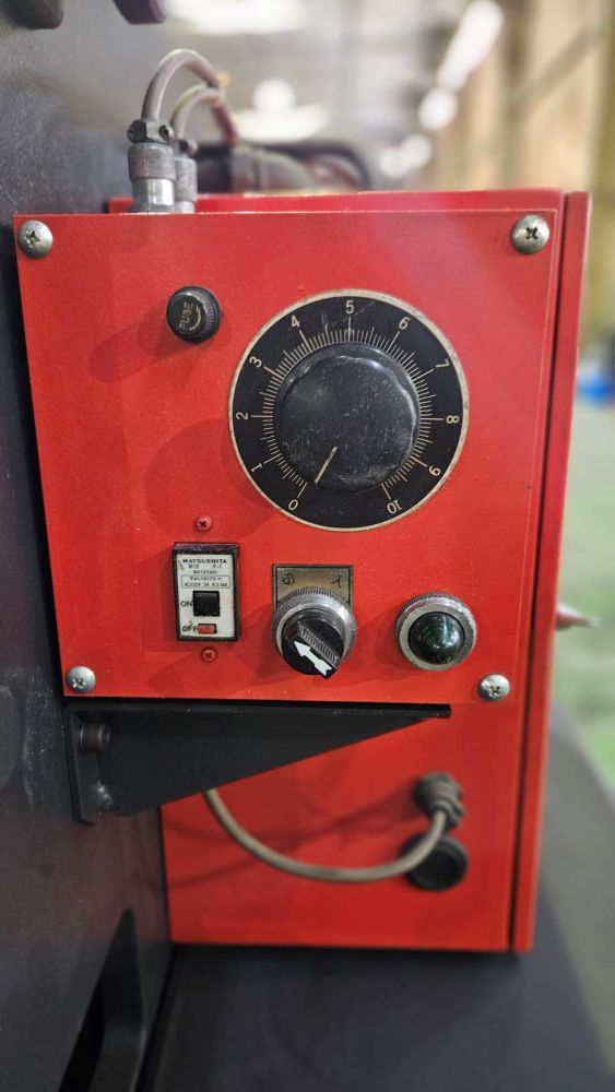 シャーリング　アマダ製　M-1245（電磁ロール）　中古機　1987年