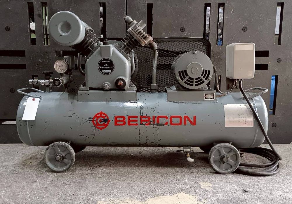 コンプレッサー（レシプロ）　日立　2.2Kw(3馬力)　200V　中古