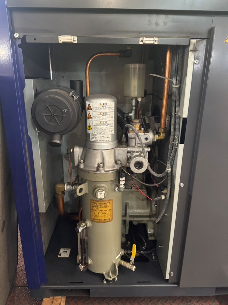 コンプレッサー（スクリュー）　コベルコ製　11kw(15馬力)　VS175AD　中古機