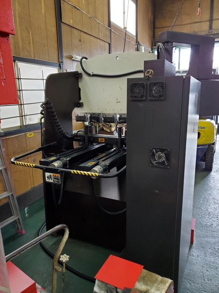 プレスブレーキ　RFB-3512　ニコテック製　1996年 中古機