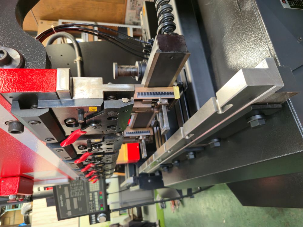 プレスブレーキ　RG-50S（NC-9EXⅡ）アマダ製　1989年　中古機