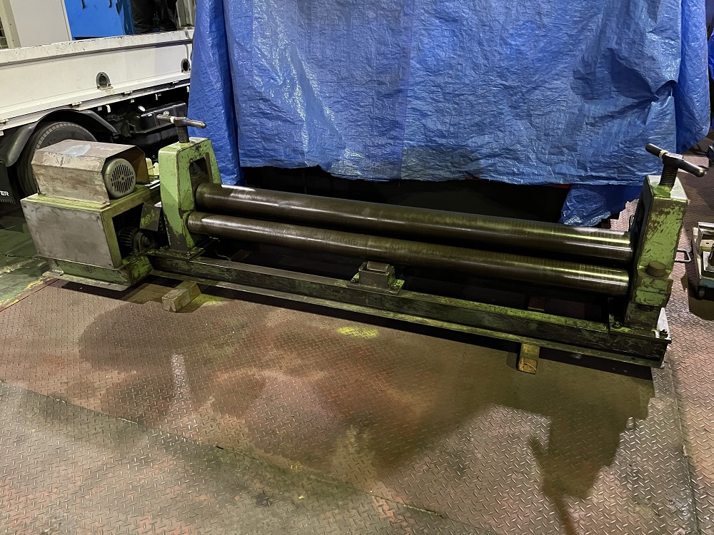 3本ロ-ル(電動式）　上ロール径φ150　下ロール径φ120　中古機