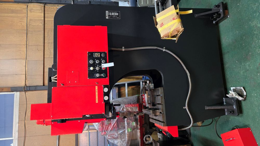 万能油圧プレスブレーキ　SPH-30C　アマダ製　1984年製　中古機