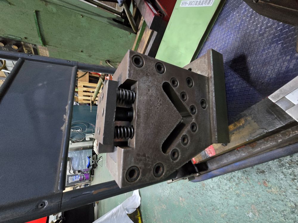 万能油圧プレスブレーキ　SPH-30C　アマダ製　1984年製　中古機