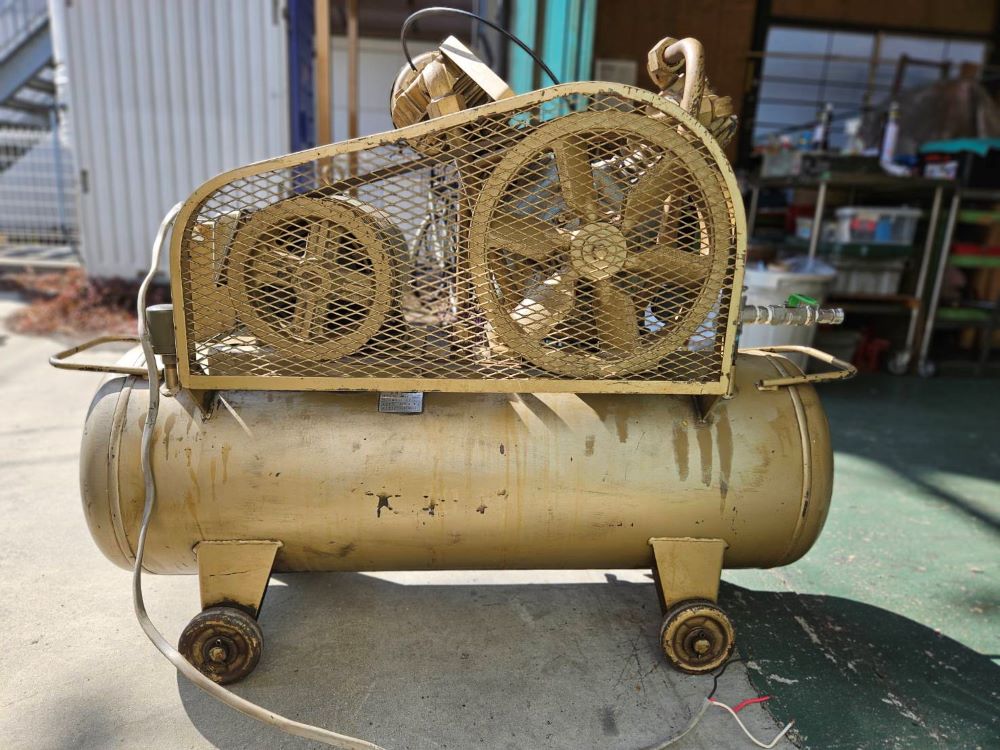 コンプレッサー（レシプロ）　東芝製　SP106-37T4　3.7KW　中古機